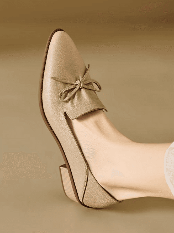 Ribbon embossed lambskin wood heel pointy shoes 3