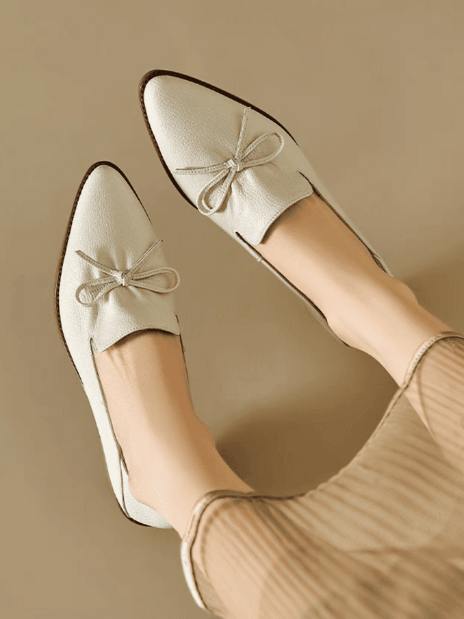 Ribbon embossed lambskin wood heel pointy shoes 5