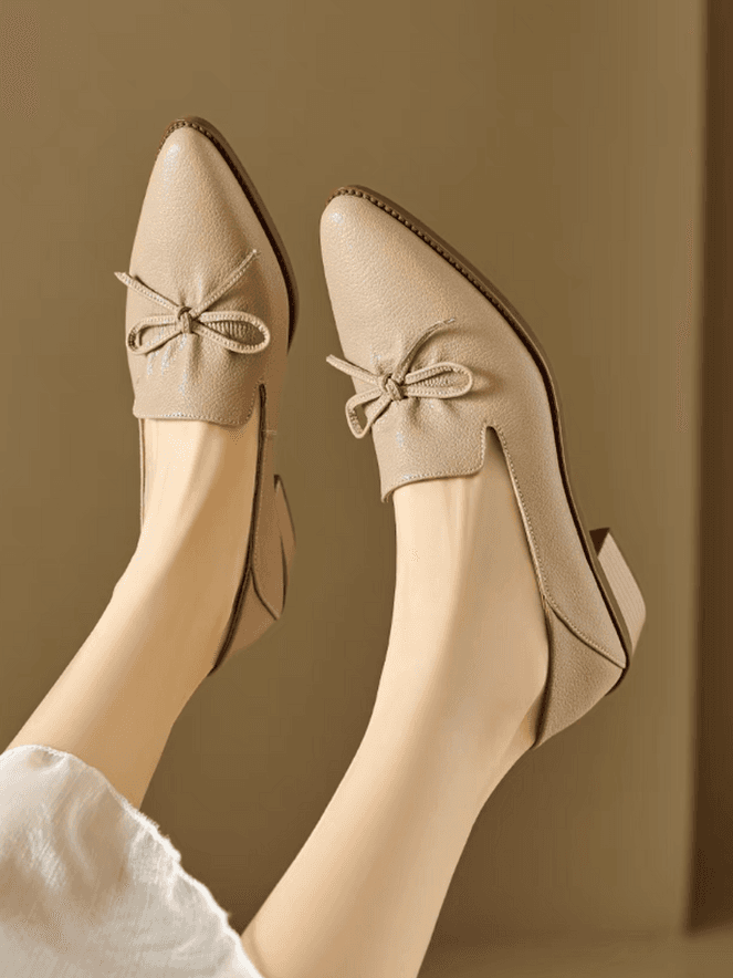 Ribbon embossed lambskin wood heel pointy shoes 1